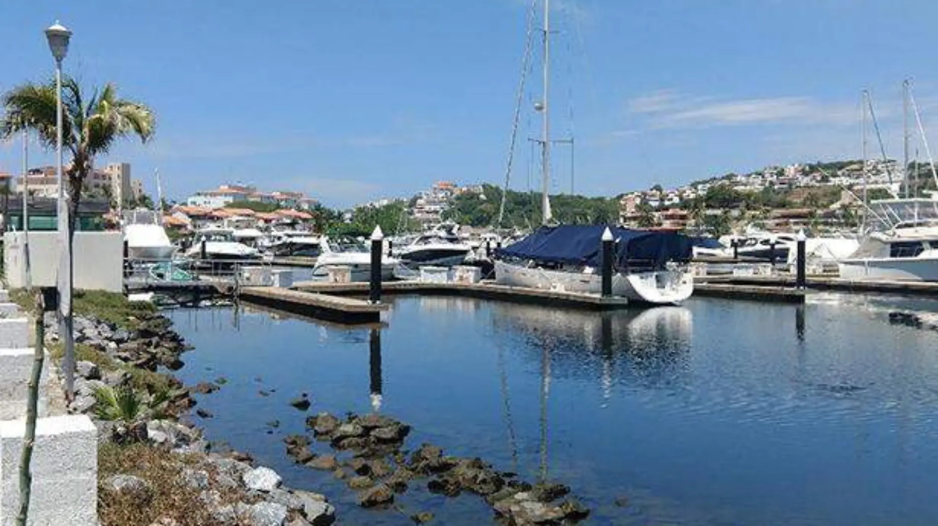 Zihuatanejo -  cierran puerto a la navegación